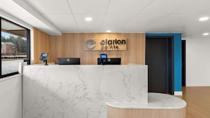A reception desk with a marble top, two Dell computers, and a sign reading 'Clarion Pointe'. - Clarion Pointe Kennesaw Town Center (Kennesaw)