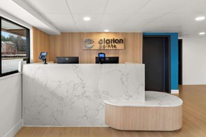 Lobby - Clarion Pointe Kennesaw Town Center (Kennesaw)