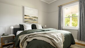3 bedrooms, iron/ironing board, Internet, bed sheets - Higgins House - Hepburn Springs (Hepburn Springs)