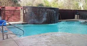 Outdoor pool - Red Roof Inn and Suites Longview (Longview)