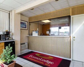 Lobby - Framingham Inn (Framingham)