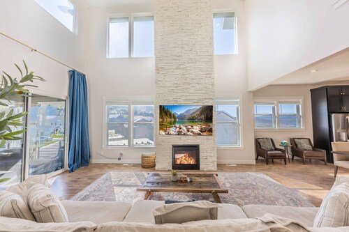 Gathering House Near Deer Valley East Village | Hot Tub + 5 King Suites, Sleeps 12