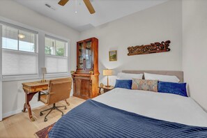 3 bedrooms, iron/ironing board, WiFi, bed sheets - Bright New 3-Bedroom House Near Downtown Wilmington (Wilmington)