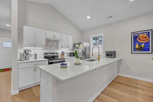 Bright New 3-Bedroom House Near Downtown Wilmington