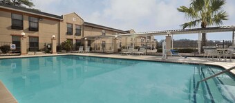 Days Inn and Suites By Wyndham Kinder
