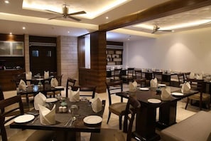 Dining - Lemon Tree Hotel Candolim Goa (Candolim)