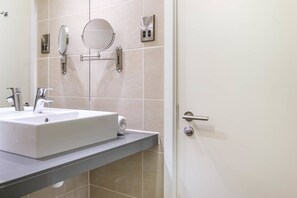 Bathroom - Garner Hotel Preston Samlesbury (Preston)