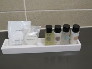 Bathroom amenities - Garner Hotel Preston Samlesbury (Preston)