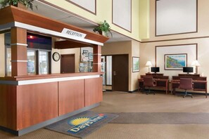 Lobby - Days Inn by Wyndham Blainville Conference Centre (Blainville)