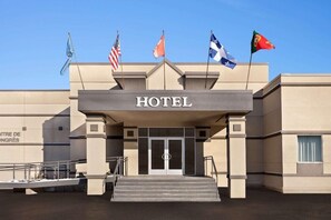 Exterior - Days Inn by Wyndham Blainville Conference Centre (Blainville)