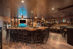 Bar (on property) - Ramada Plaza by Wyndham Gatineau (Gatineau)