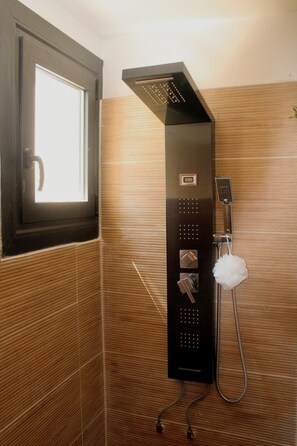 Shower, hair dryer - Le Balcon du Ventoux with private pool (Mollans-sur-Ouvèze)