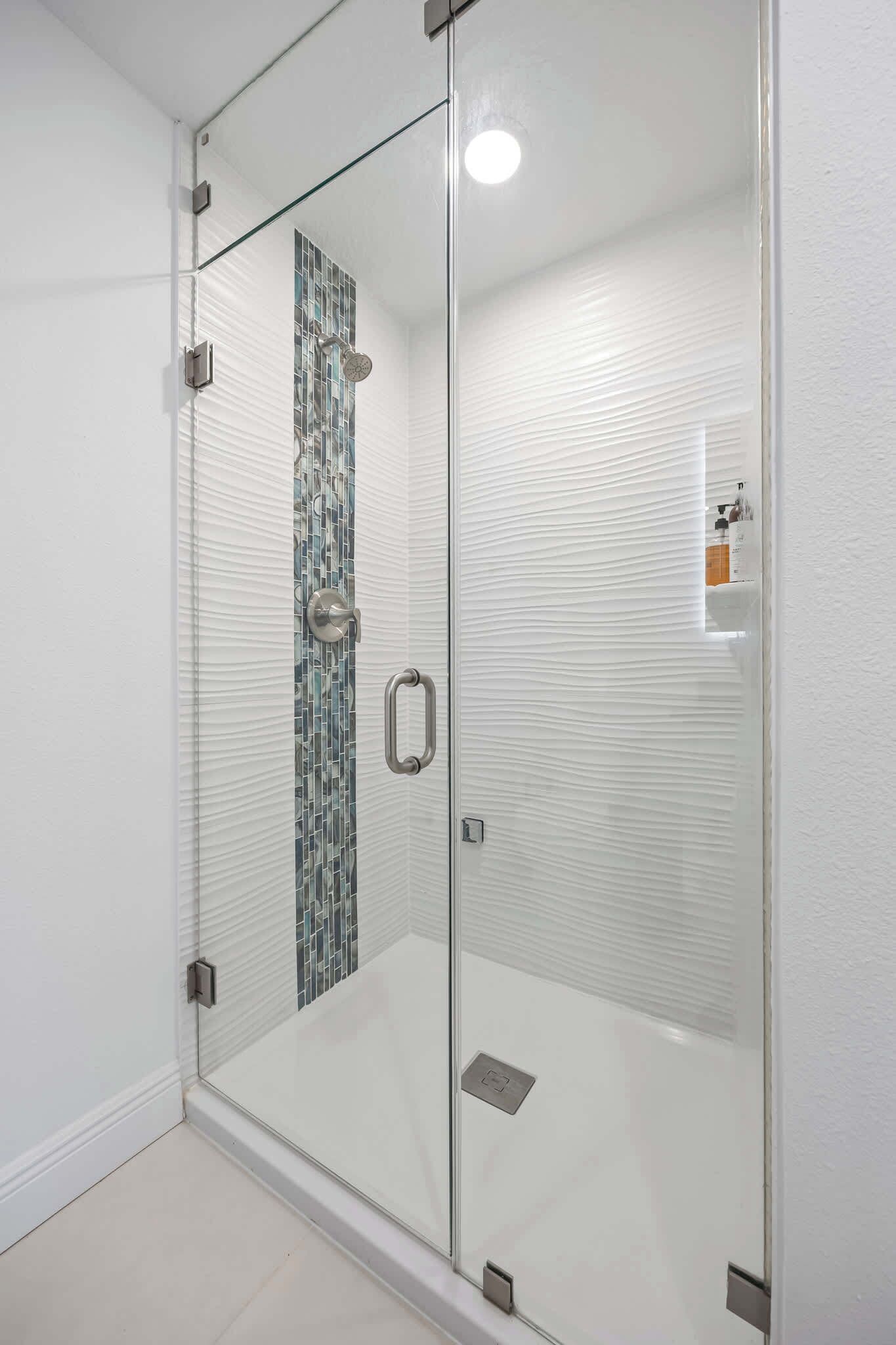 Shower, hair dryer, towels, shampoo