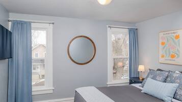 Iron/ironing board, WiFi, bed sheets