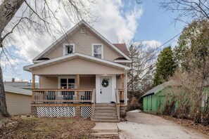Exterior - Relaxing 3 bedroom Home Away Stay (Oshkosh)