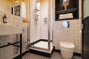 Bathroom - Room2 Hammersmith Hometel (London)