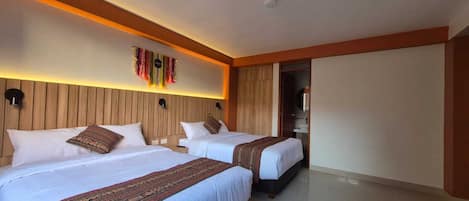 Family Quadruple Room | Desk, laptop workspace, free WiFi