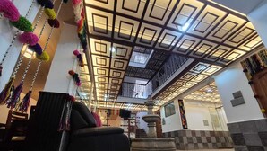 A spacious lobby with a high ceiling, a central fountain, and a staircase leading to upper floors. - Adolfos Hotel Cusco (Cusco)