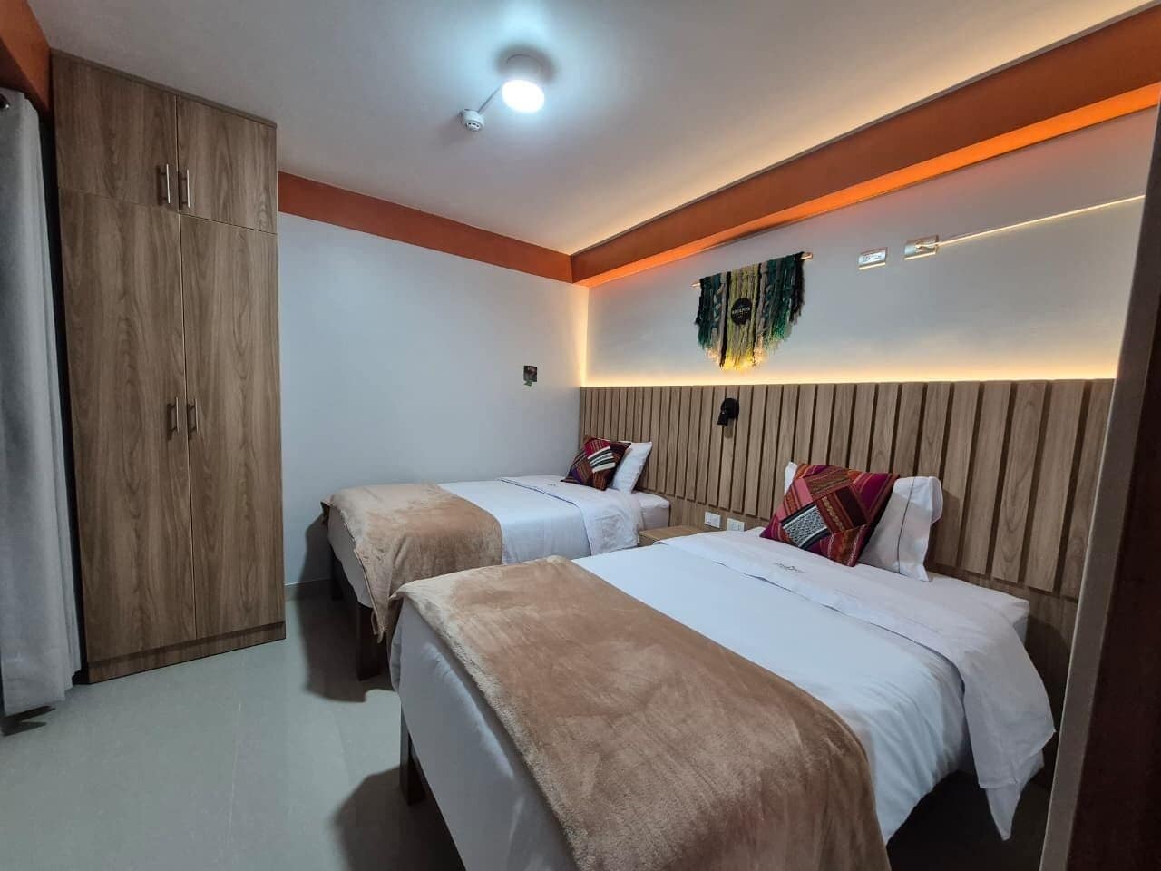 Classic Triple Room | Desk, laptop workspace, free WiFi