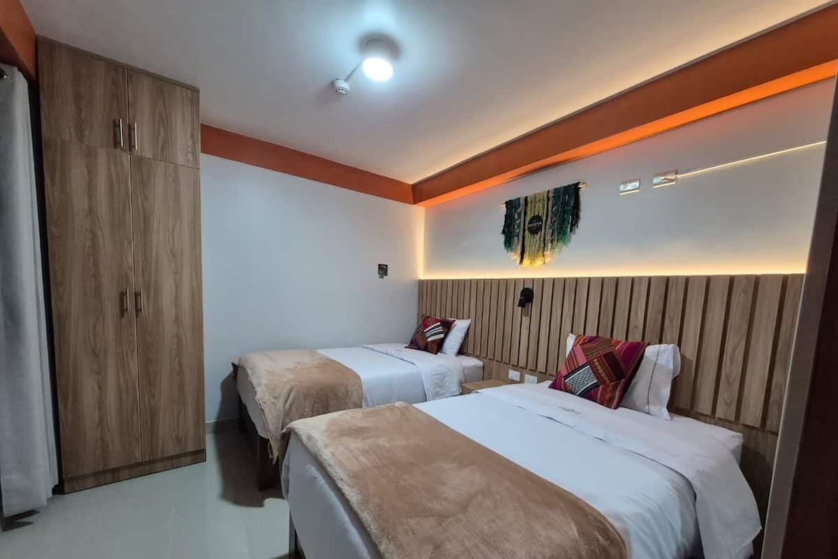 Kamar Triple Klasik | Meja kerja, ruang kerja ramah laptop, dan Wi-Fi gratis
