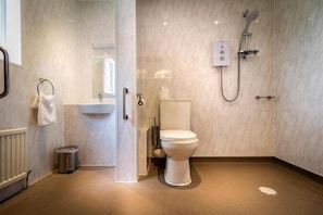 Bathroom - The Shrubbery Hotel (Ilminster)