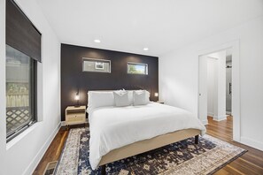 4 bedrooms, iron/ironing board, free WiFi, bed sheets - World Cup Wonder! Walk to Downtown OP & Top Farmers Market (Overland Park)