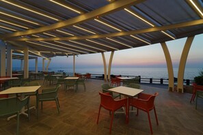 Outdoor dining - Villaggio Torre Ruffa Robinson (Ricadi)