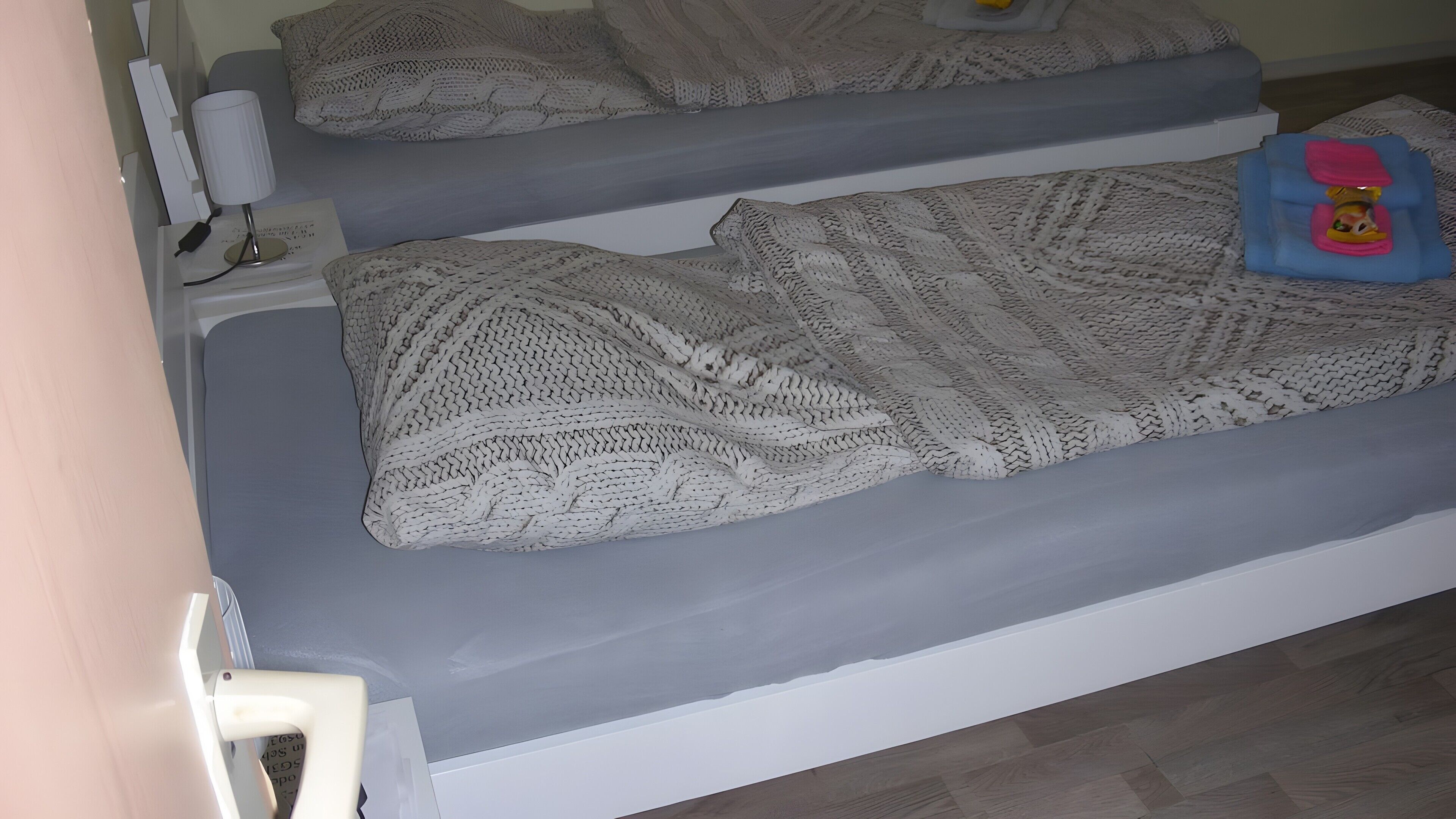 WiFi, bed sheets