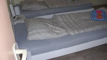 WiFi, bed sheets