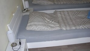 WiFi, bed sheets
