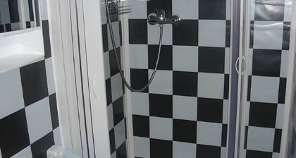 Studio Apartment for 2, 18 m², with Shared Garden and Wi-Fi