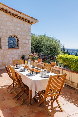 Outdoor dining - Mas du Soleil  | 25m Pool & Sea View (Tourrettes-sur-Loup)