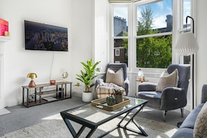 Living area - Paddington and Bayswater Prime Central 2 bed Apartment near Hyde park (London)