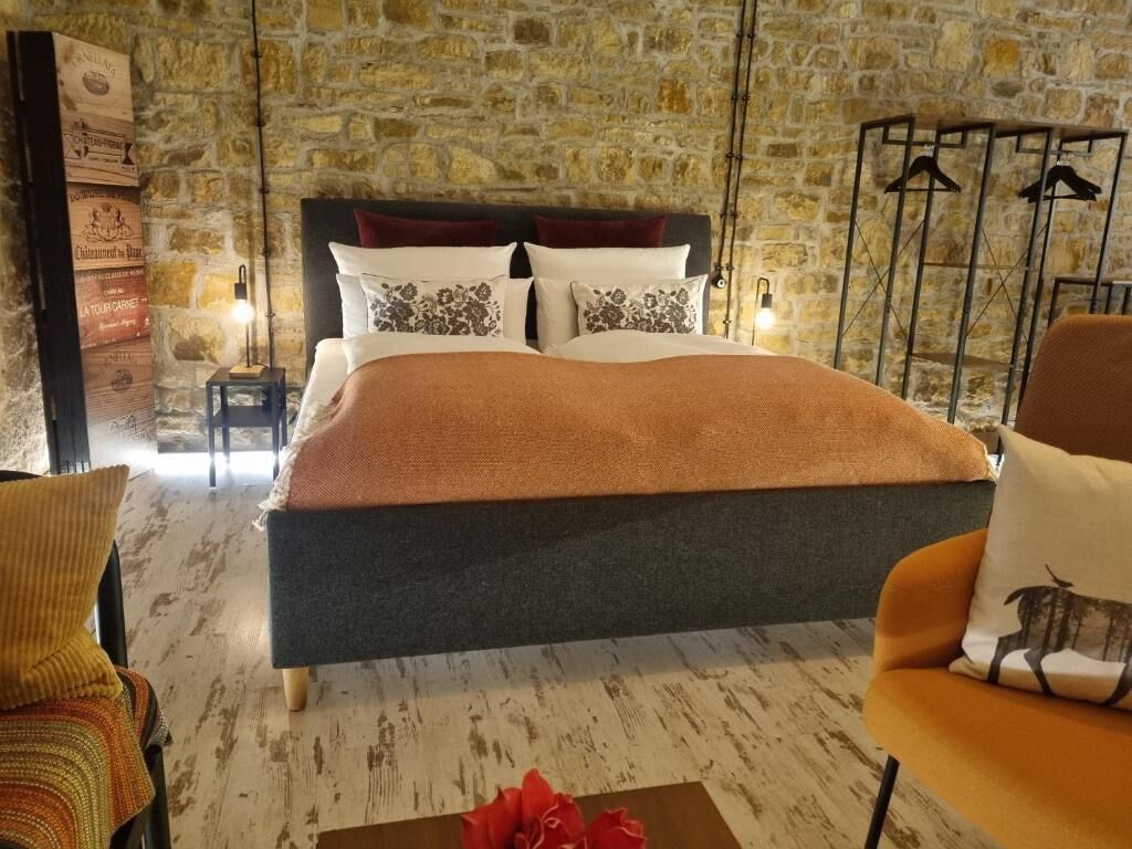 Estudi de luxe, vistes al riu | Roba de llit hipoal·lergògena i decoració individual 