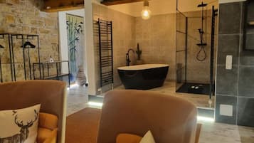 Luxury Studio, River View | Bathroom