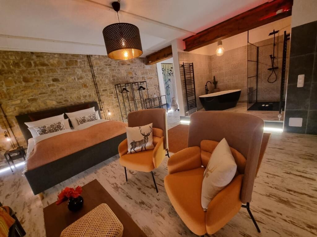 Luxury Studio, River View | Free WiFi