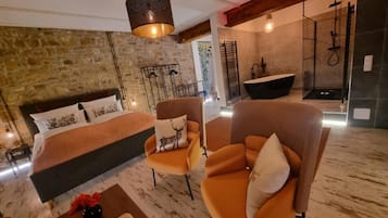 Luxury Studio, River View | Free WiFi