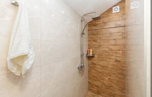 Hair dryer, towels, soap, toilet paper - House12 with pool (Ratiševina)