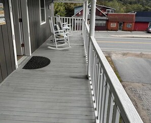 Property grounds - Ride, sleep, repeat! Cozy, 2 bedroom apartment near Jerico Mountain trails! (Berlin)