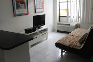 Living area - Cozy 1-bedroom apartment in Heart of SOBE with AC (Miami Beach)