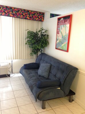 Living area - Cozy 1-bedroom apartment in Heart of SOBE with AC (Miami Beach)