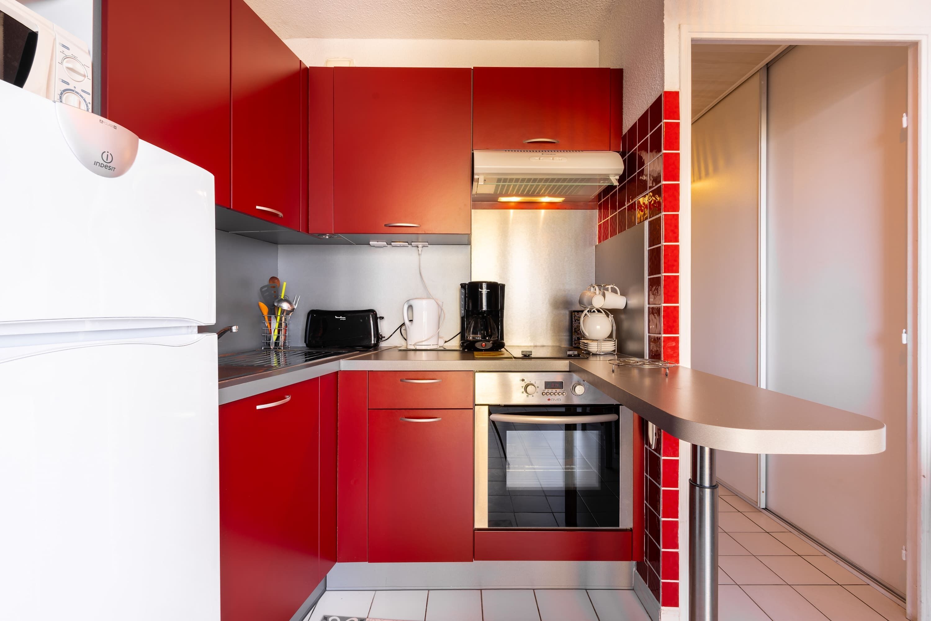 Fridge, microwave, coffee/tea maker, electric kettle