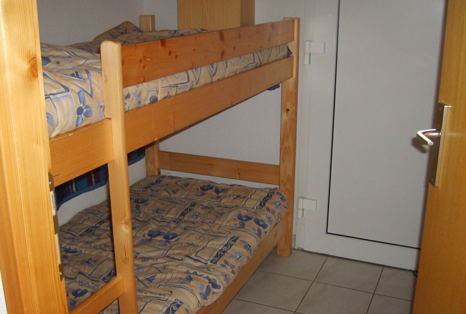 1 chambre, fer et planche à repasser, draps fournis