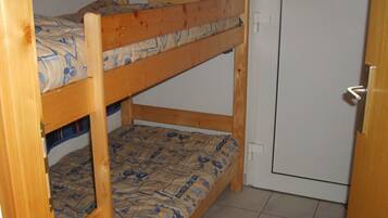 1 chambre, fer et planche Ă repasser, draps fournis
