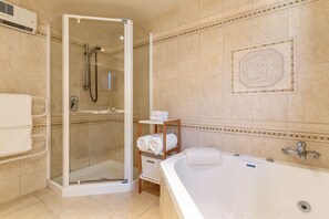 Hair dryer, towels - The Kelvin Terrace | Winter Sun and Lake View (Queenstown)