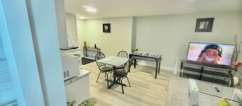 Airport Getaway 4 min to Moncton Airport, Free Parking and Super Fast Wifi