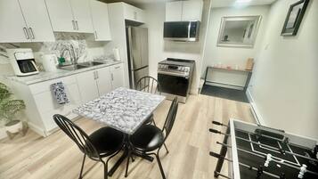 House, 1 Bedroom | Dining room