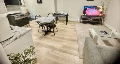Airport Getaway 4 min to Moncton Airport, Free Parking and Super Fast Wifi