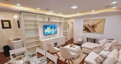Luxury and comfort in Rio, including Maracanã, Sambadrome, UERJ (State University of Rio de Janeiro), Zoo, and Tijuca Forest. Pet-friendly.