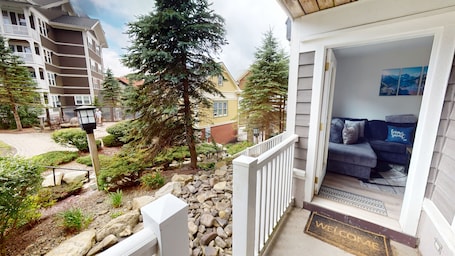 Property grounds. Ski-In/Out Condo, Pool View, Snowshoe Resort